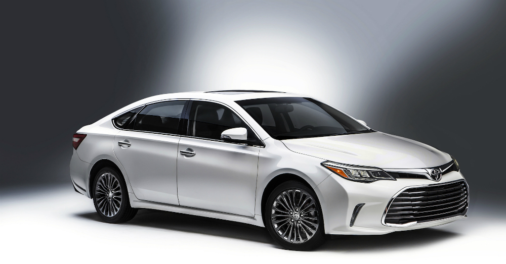 2016 White Toyota Avalon