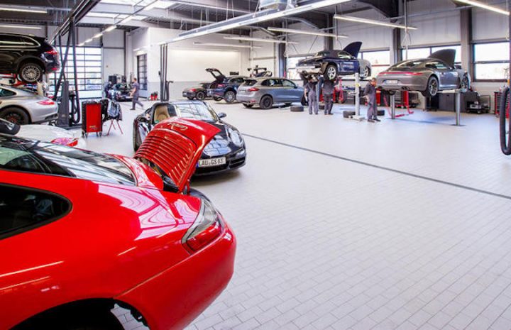 Dealer Service Center vs. Local Garage: Where Should You Take Your Car?